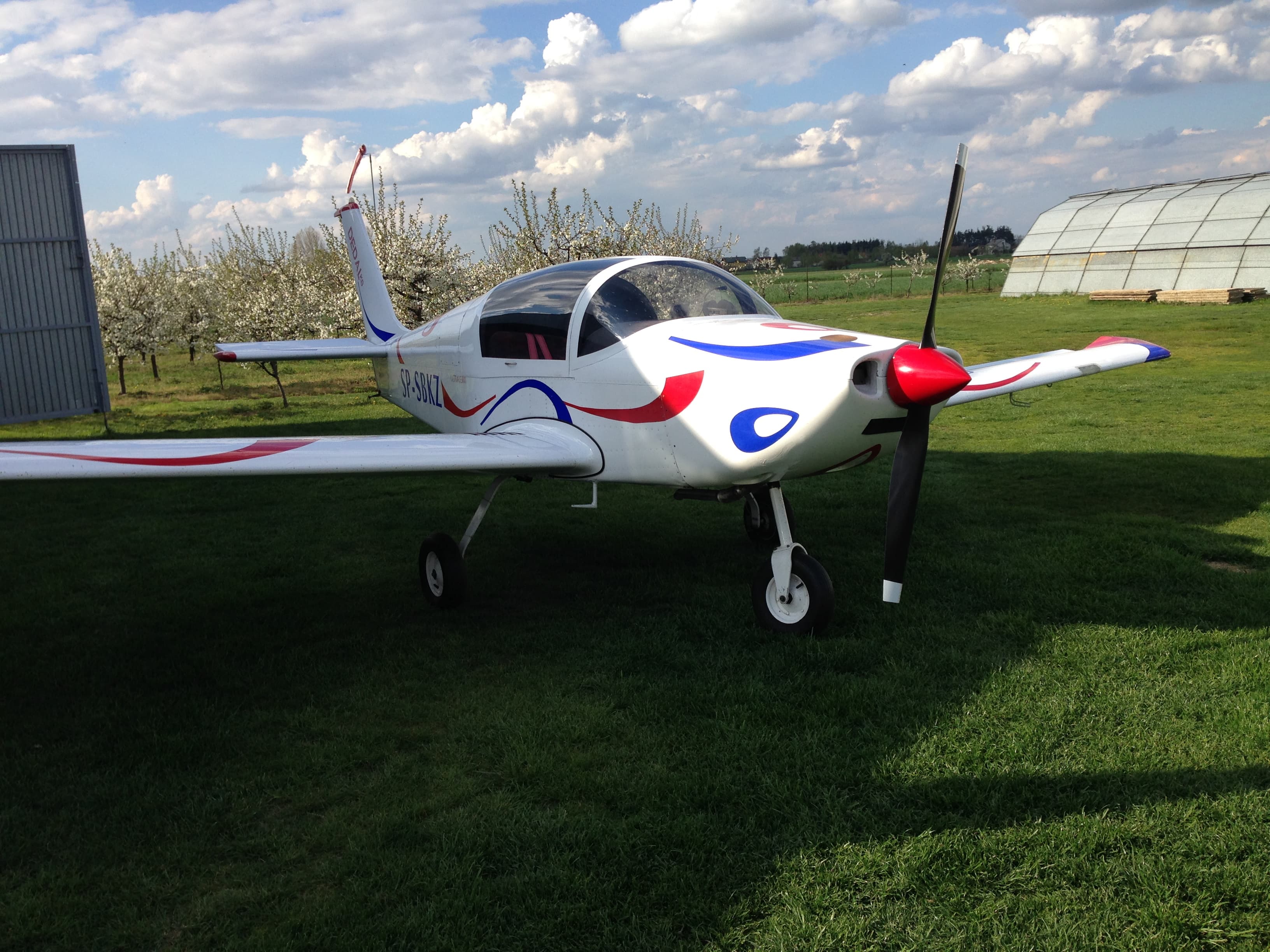 The DEDAL airplane at the Chojeński Airfield. Another plane built personally by Zbigniew Kowalski.